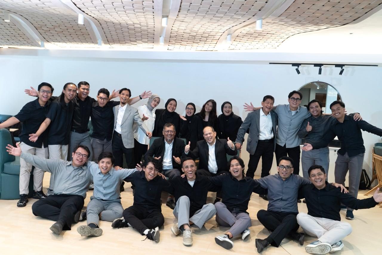 The Amélioré team gathered together in the office